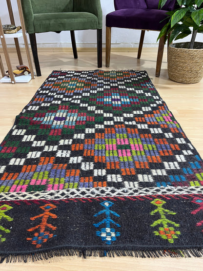 Handwoven Turkish Vintage Kilim (2'8" x 5'3")