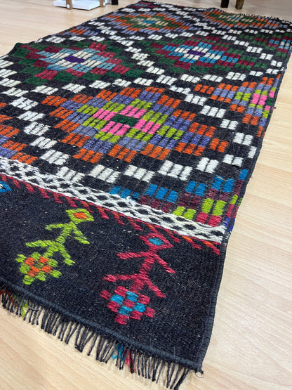 Handwoven Turkish Vintage Kilim (2'8" x 5'3")