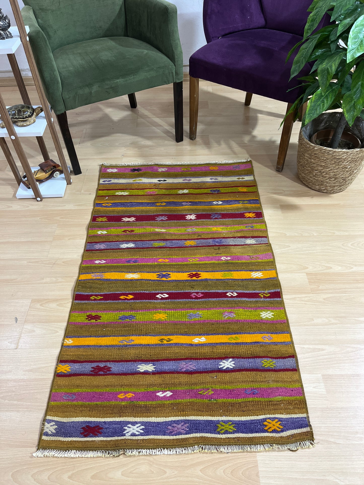 Handwoven Turkish Vintage Kilim (2'6" x 4'3")