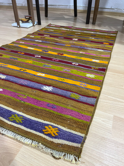 Handwoven Turkish Vintage Kilim (2'6" x 4'3")