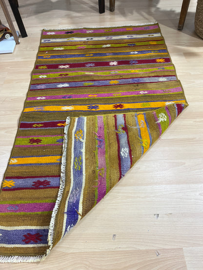 Handwoven Turkish Vintage Kilim (2'6" x 4'3")