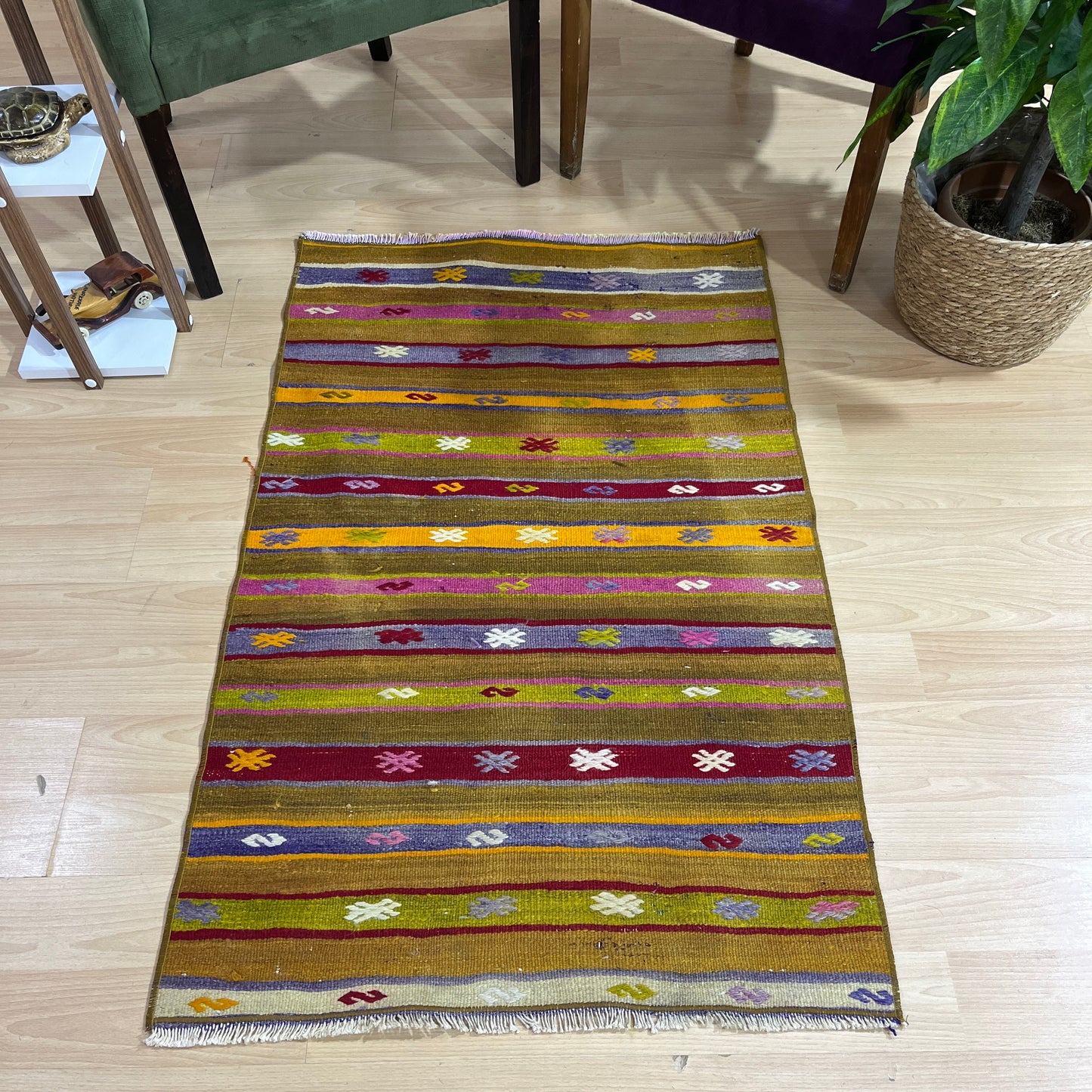 Handwoven Turkish Vintage Kilim (2'6" x 3'11")