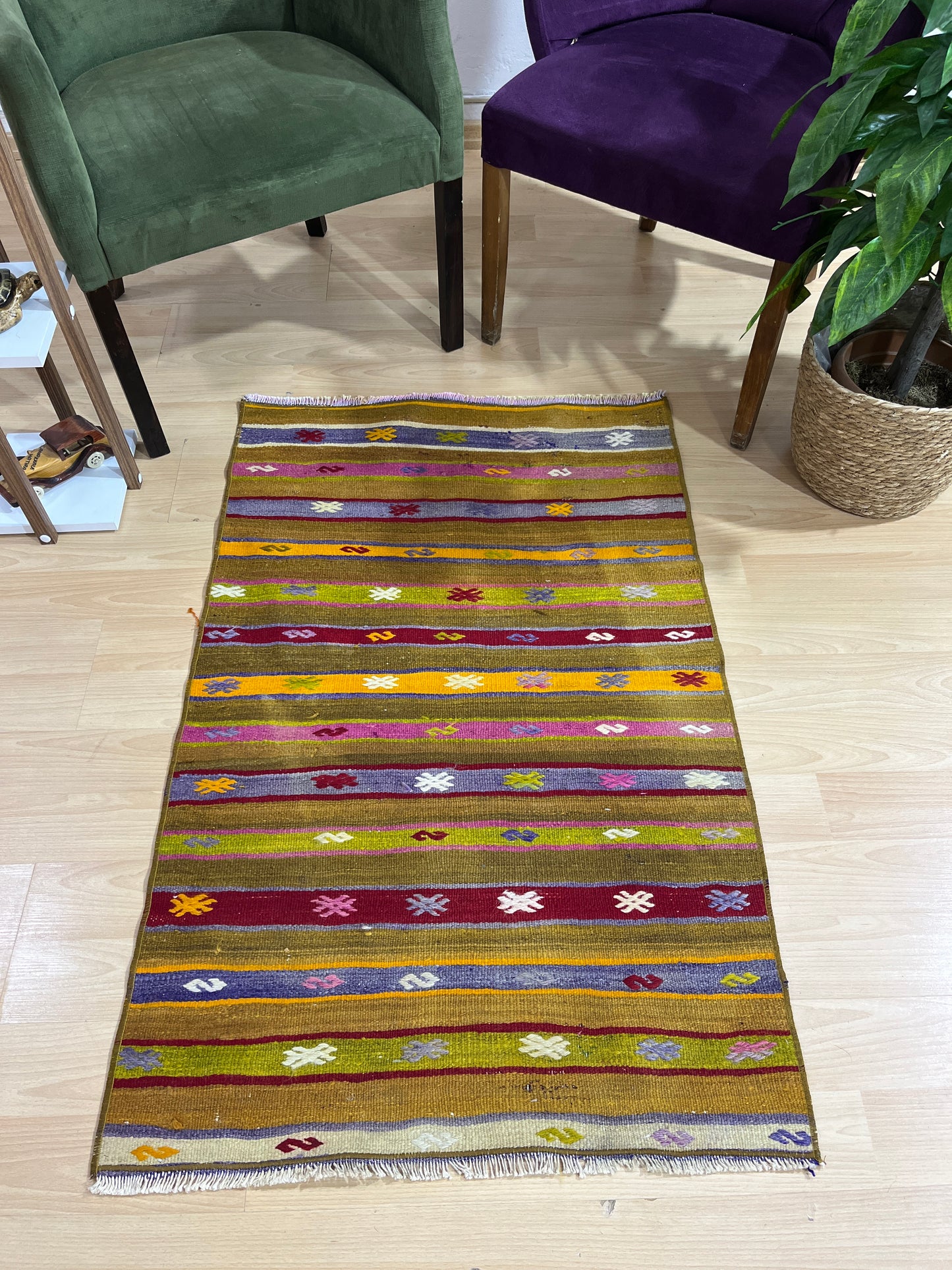 Handwoven Turkish Vintage Kilim (2'6" x 3'11")