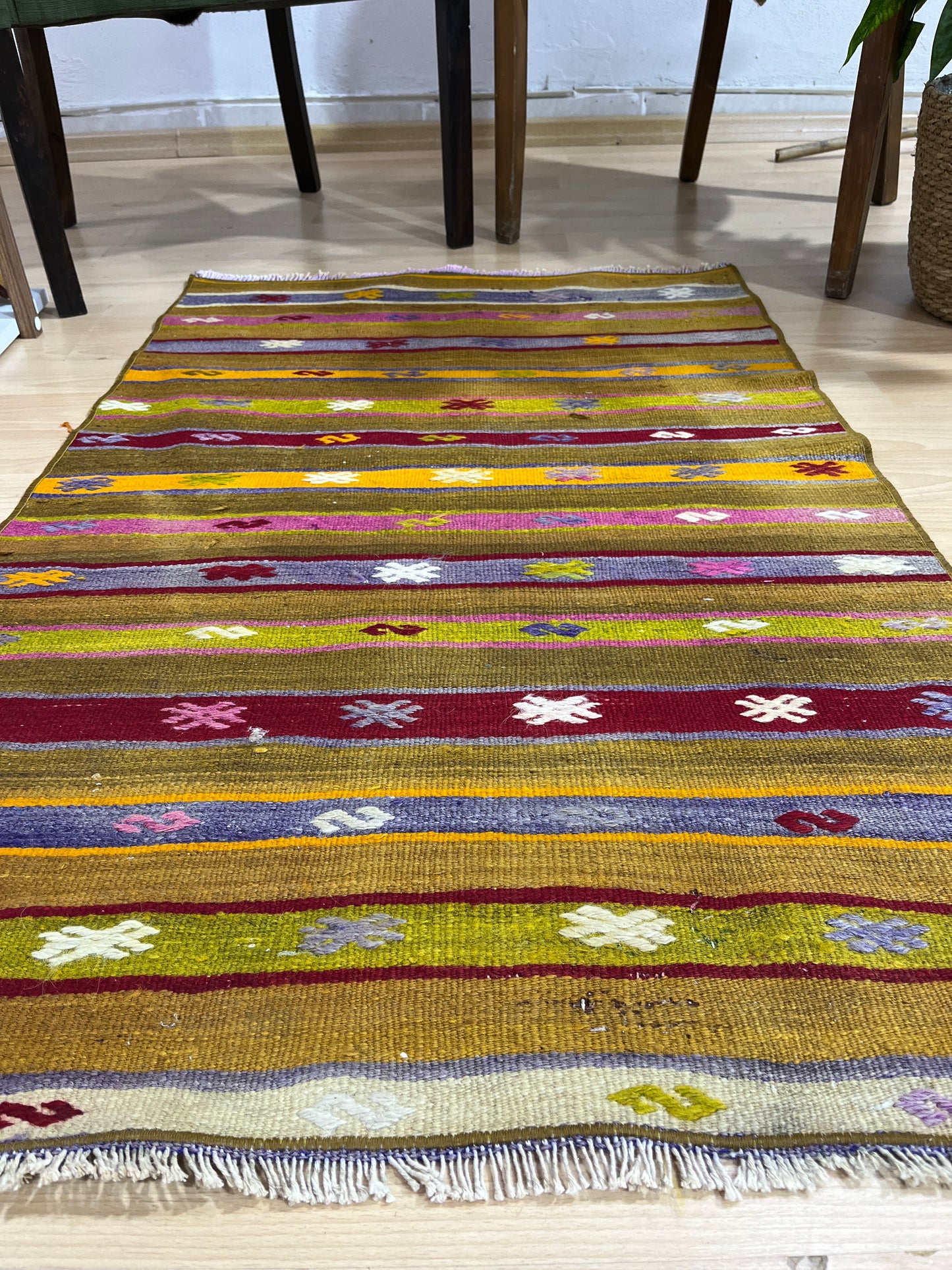 Handwoven Turkish Vintage Kilim (2'6" x 3'11")