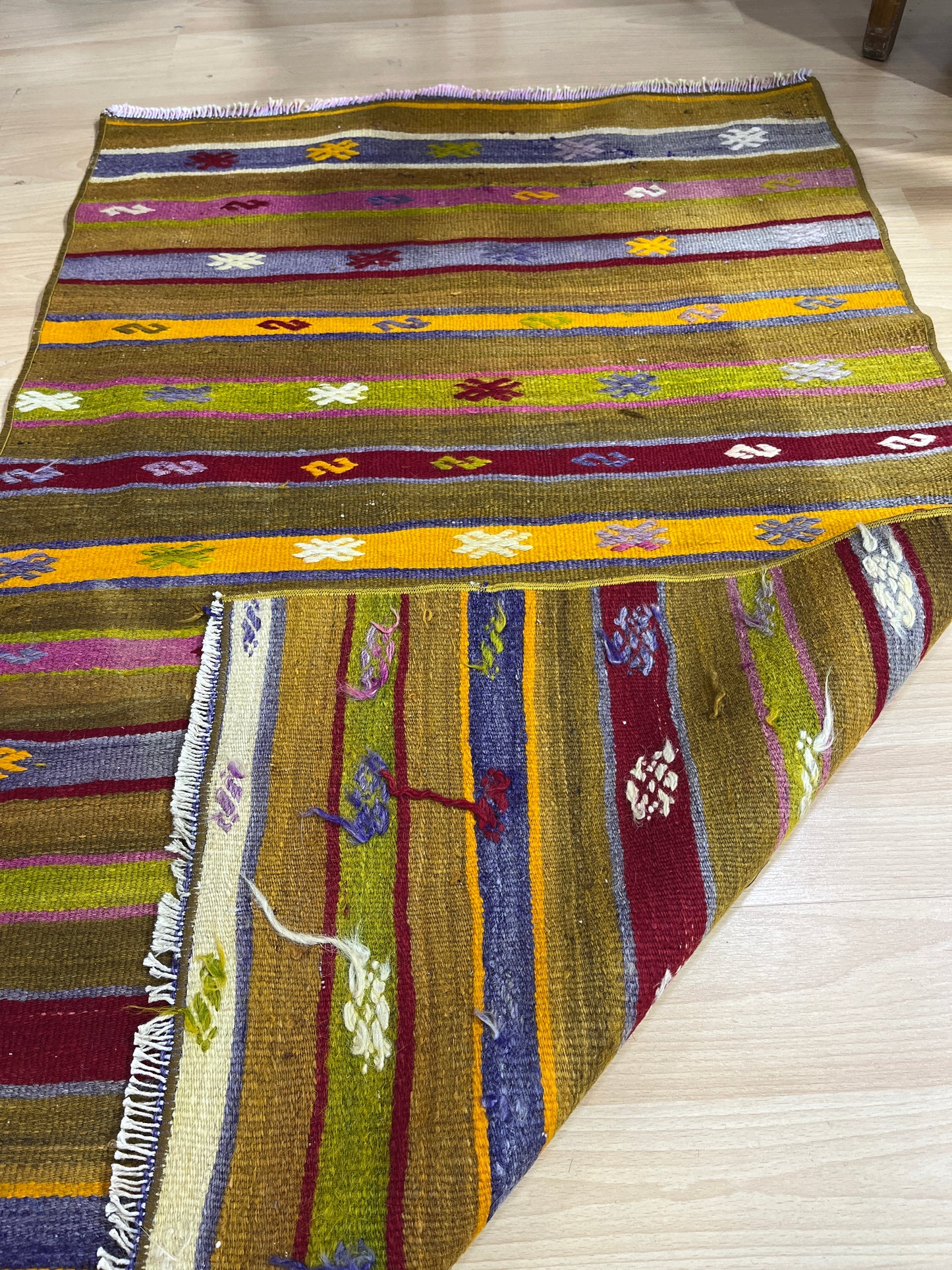 Handwoven Turkish Vintage Kilim (2'6" x 3'11")