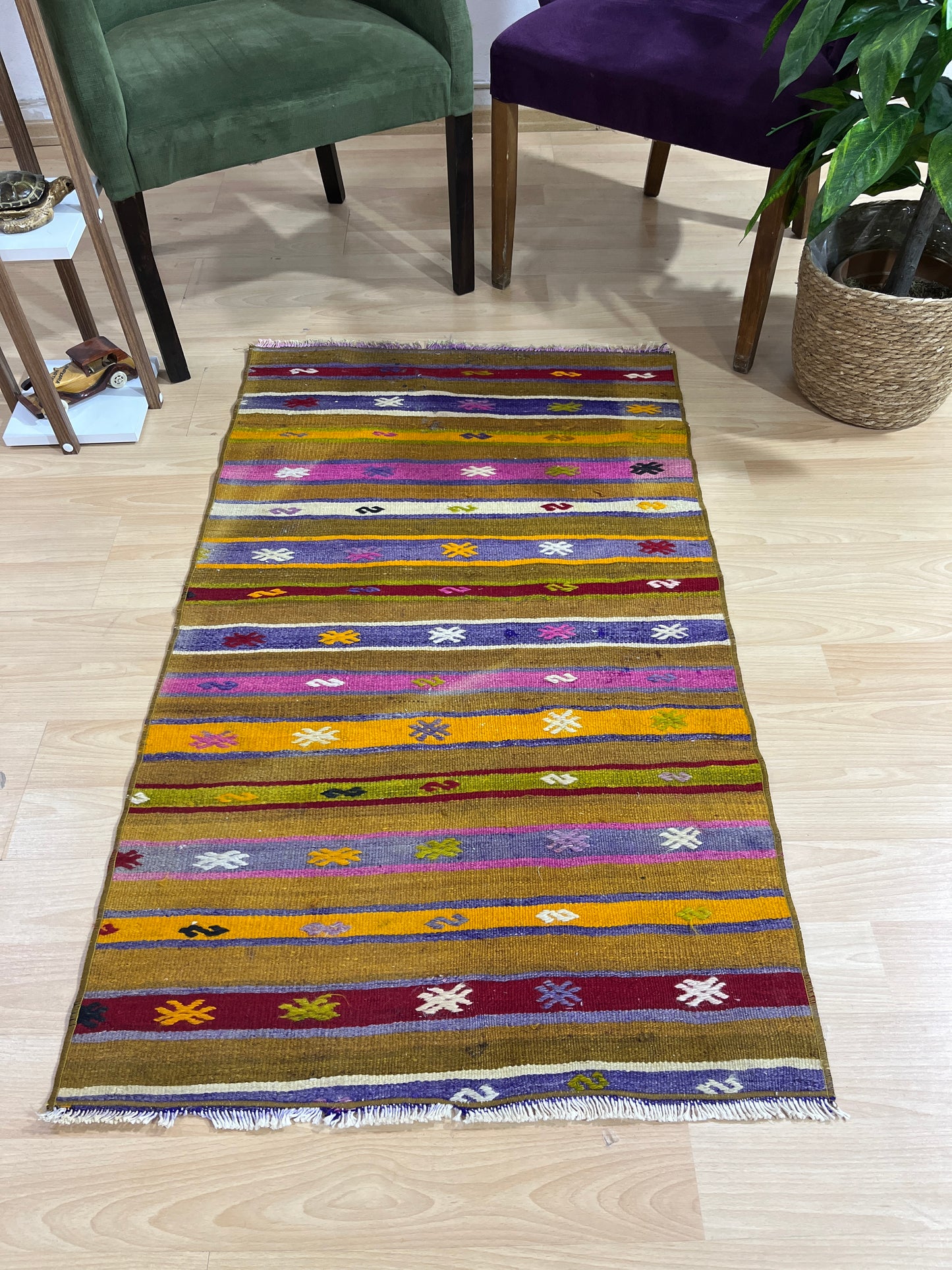 Handwoven Turkish Vintage Kilim (2'6" x 4'3")