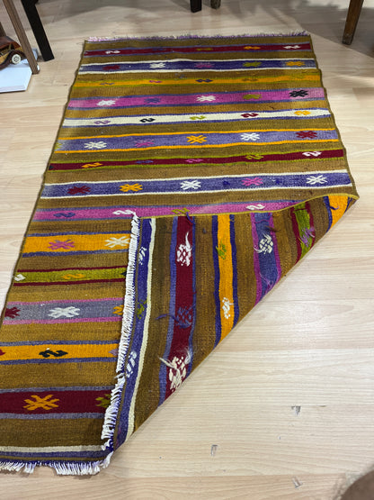 Handwoven Turkish Vintage Kilim (2'6" x 4'3")