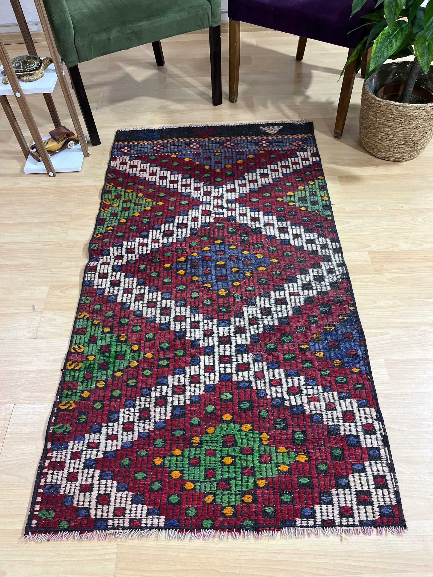 Handwoven Turkish Vintage Kilim (2'8" x 5'1")