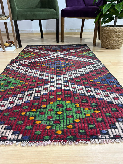 Handwoven Turkish Vintage Kilim (2'8" x 5'1")