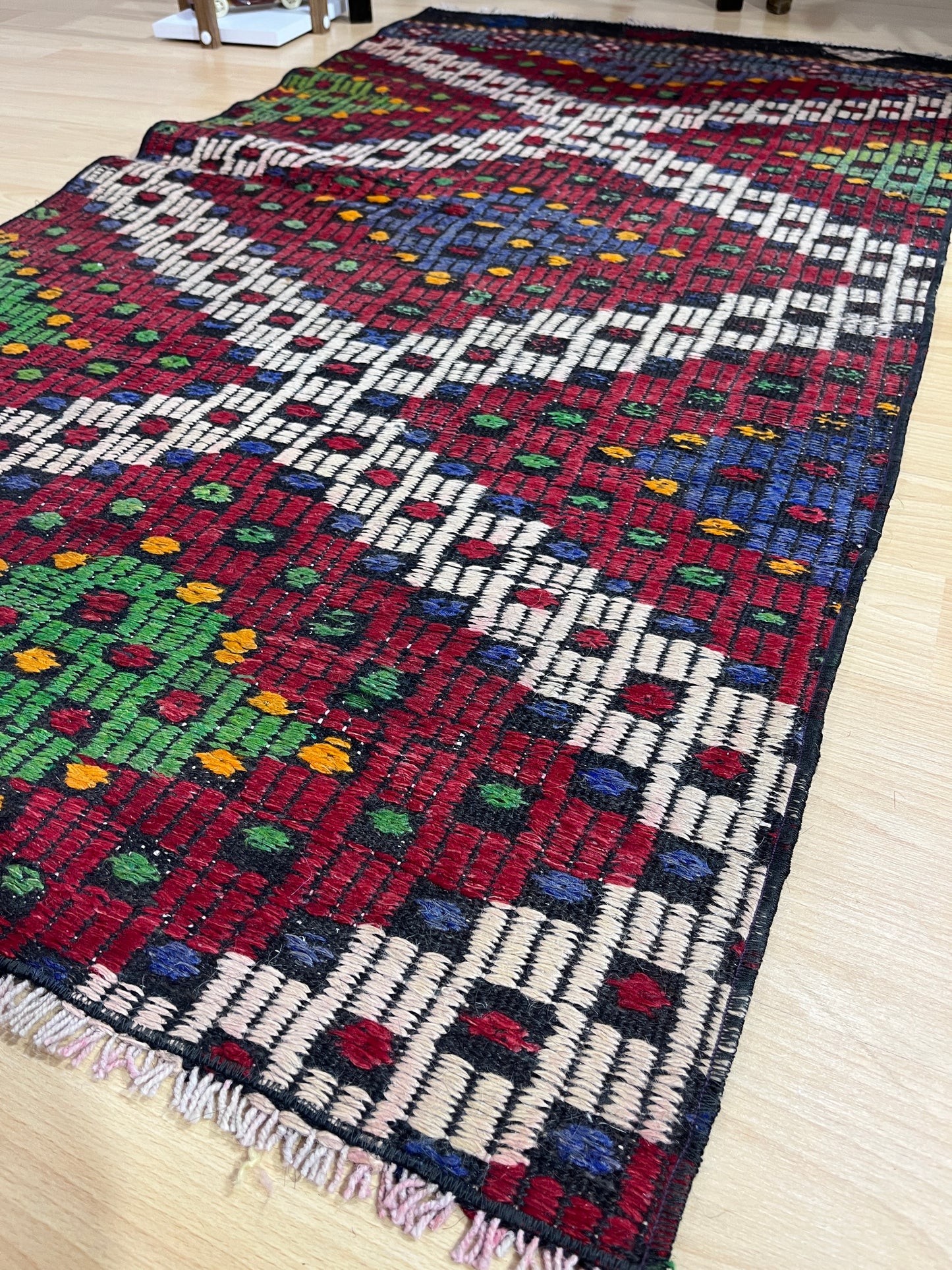 Handwoven Turkish Vintage Kilim (2'8" x 5'1")