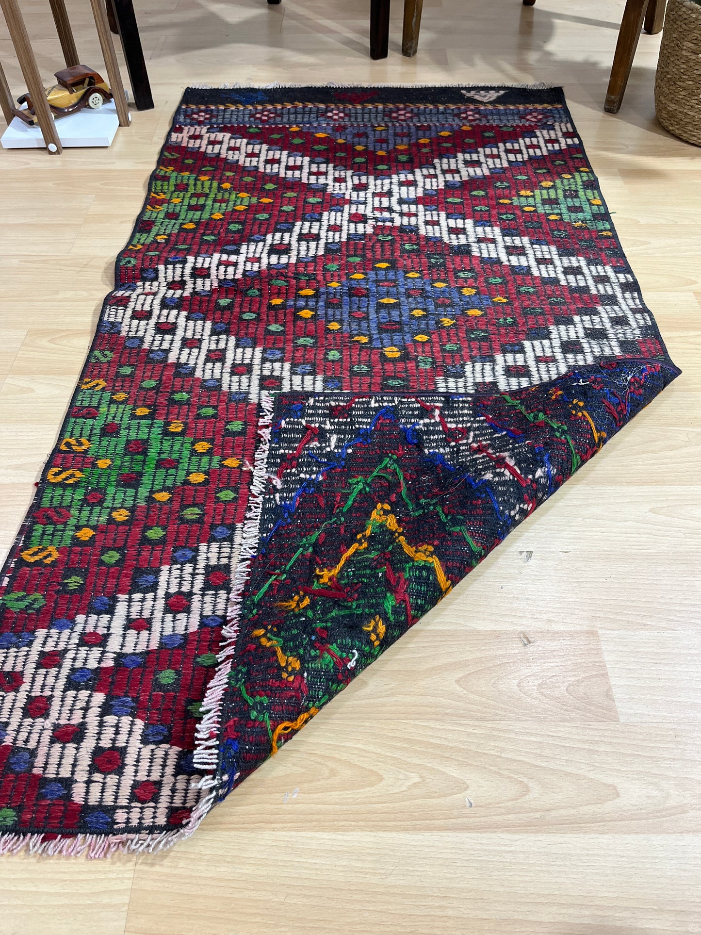 Handwoven Turkish Vintage Kilim (2'8" x 5'1")