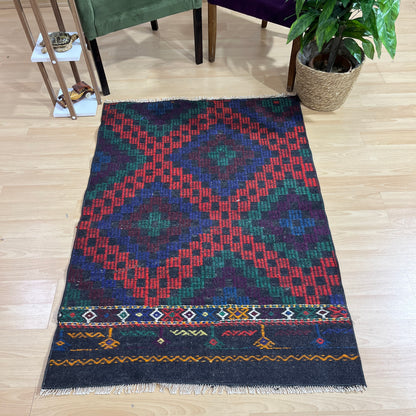 Handwoven Turkish Vintage Kilim (3'3" x 4'11")