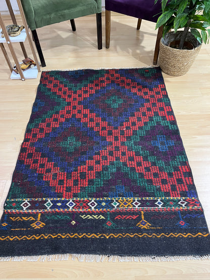 Handwoven Turkish Vintage Kilim (3'3" x 4'11")