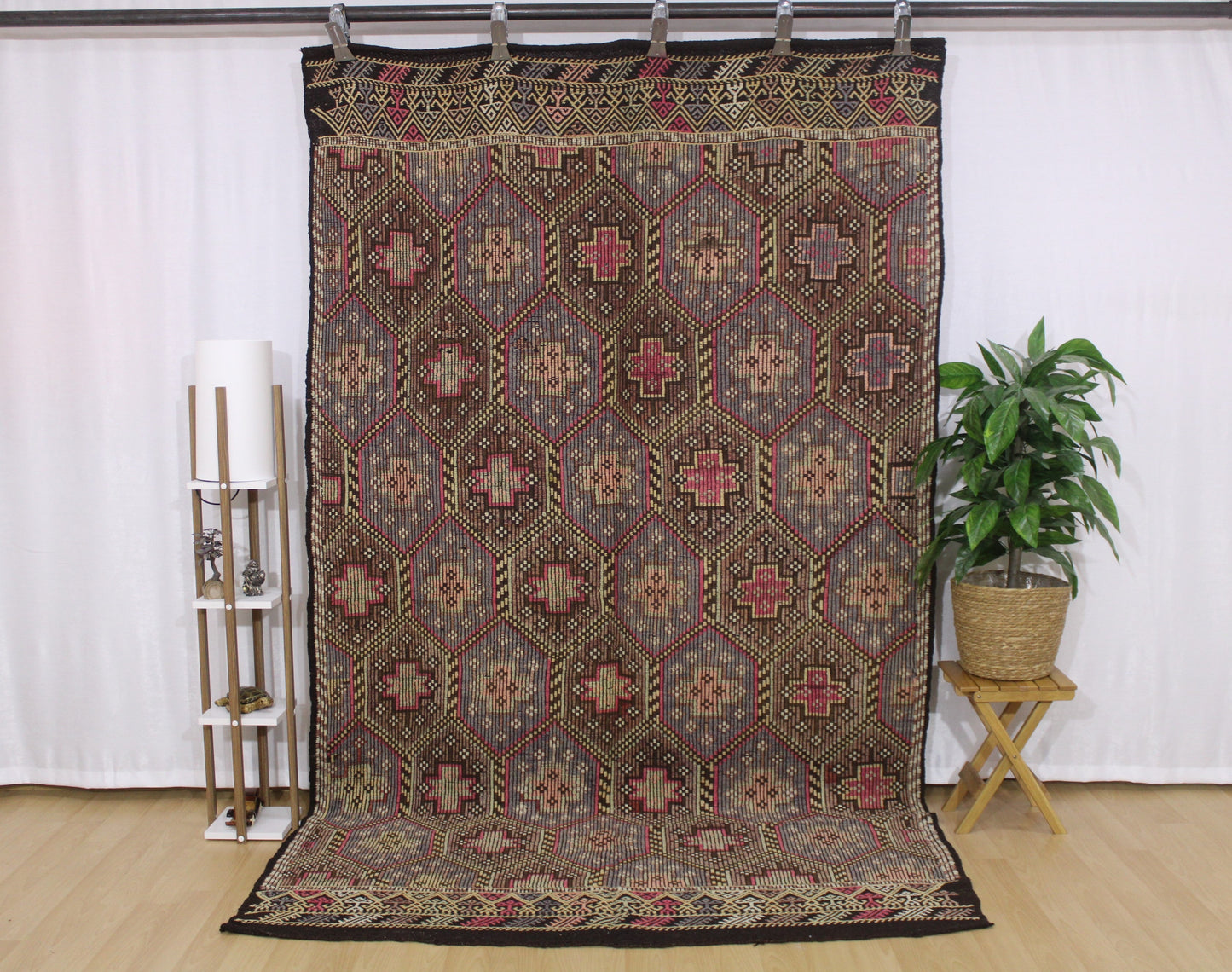 Handwoven Turkish Vintage Kilim (5'7" x 9'7")