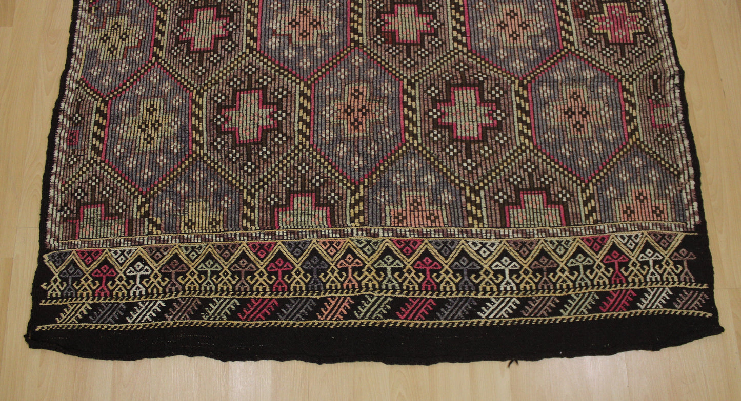 Handwoven Turkish Vintage Kilim (5'7" x 9'7")