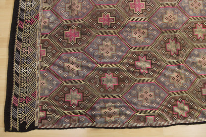 Handwoven Turkish Vintage Kilim (5'7" x 9'7")