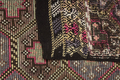 Handwoven Turkish Vintage Kilim (5'7" x 9'7")