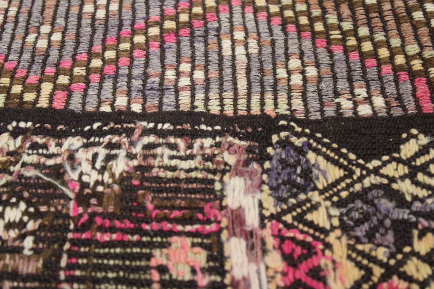 Handwoven Turkish Vintage Kilim (5'7" x 9'7")