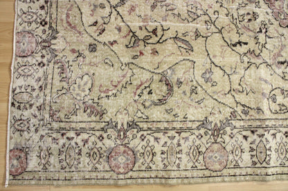 Hand-Knotted Vintage Turkish Rug (5'9" x 8'9")