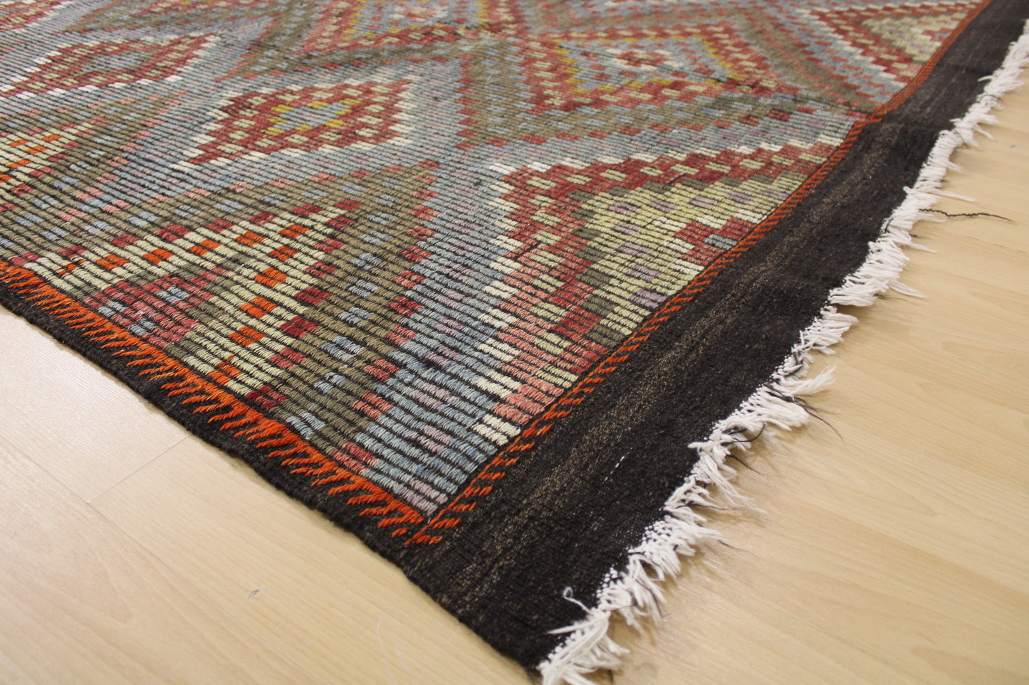 Handwoven Turkish Vintage Kilim (6'5" x 10'11")