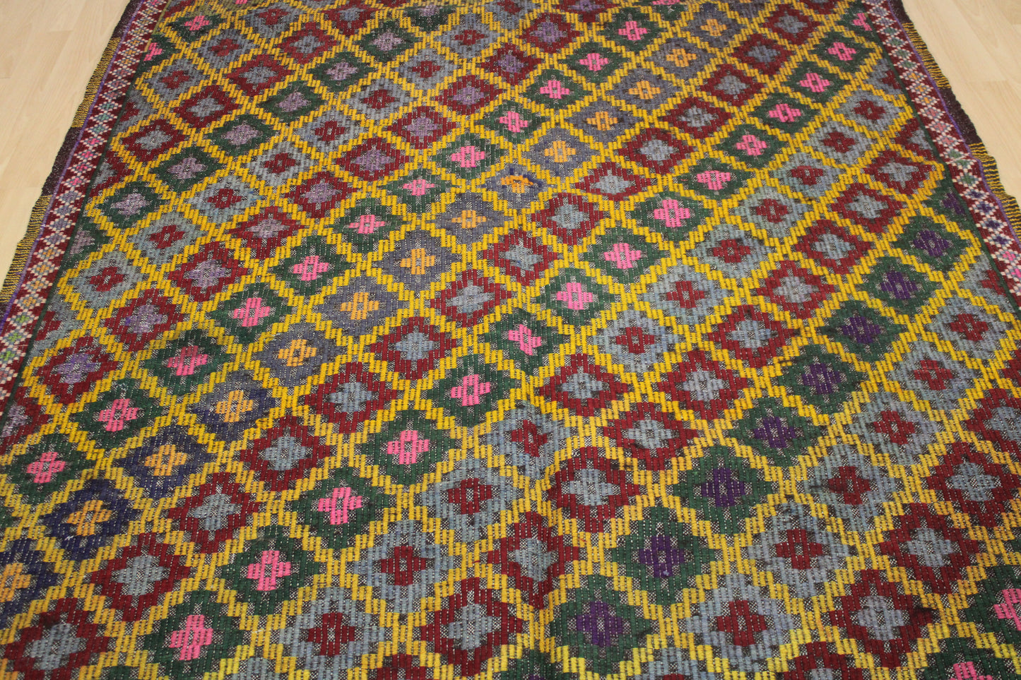 Handwoven Turkish Vintage Kilim (5'9" x 9'3")