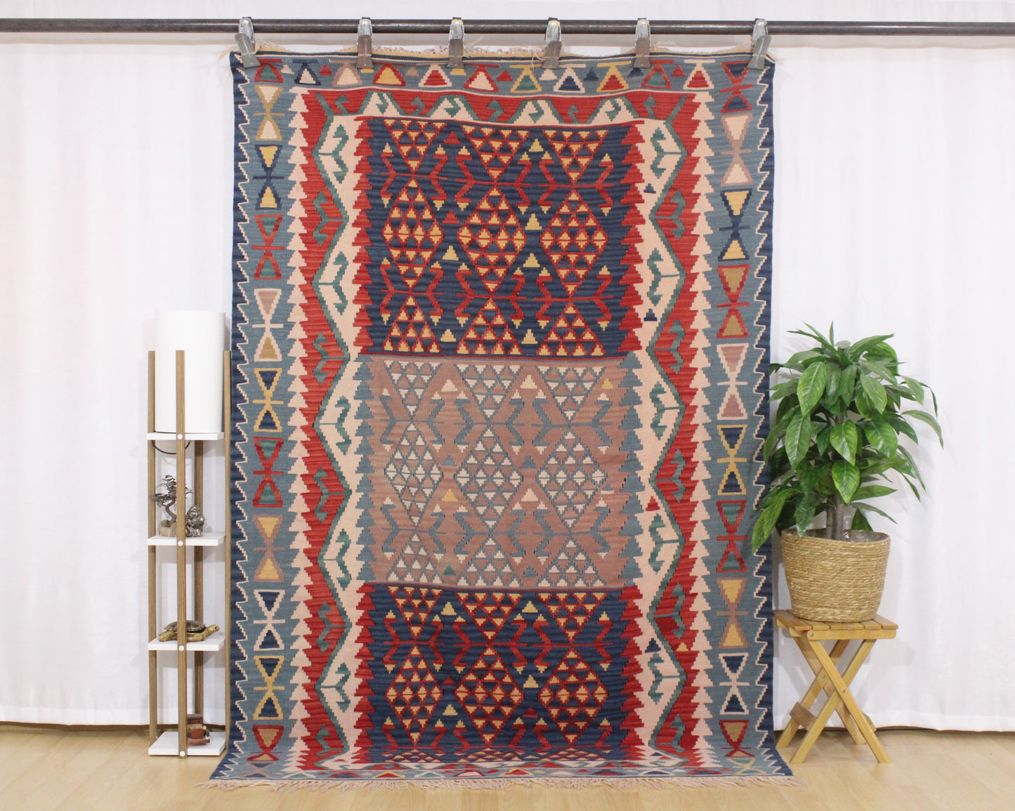 Handwoven Turkish Vintage Kilim (5'5" x 8'8")