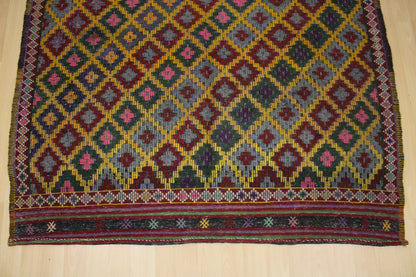 Handwoven Turkish Vintage Kilim (5'9" x 9'3")