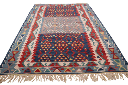 Handwoven Turkish Vintage Kilim (5'5" x 8'8")