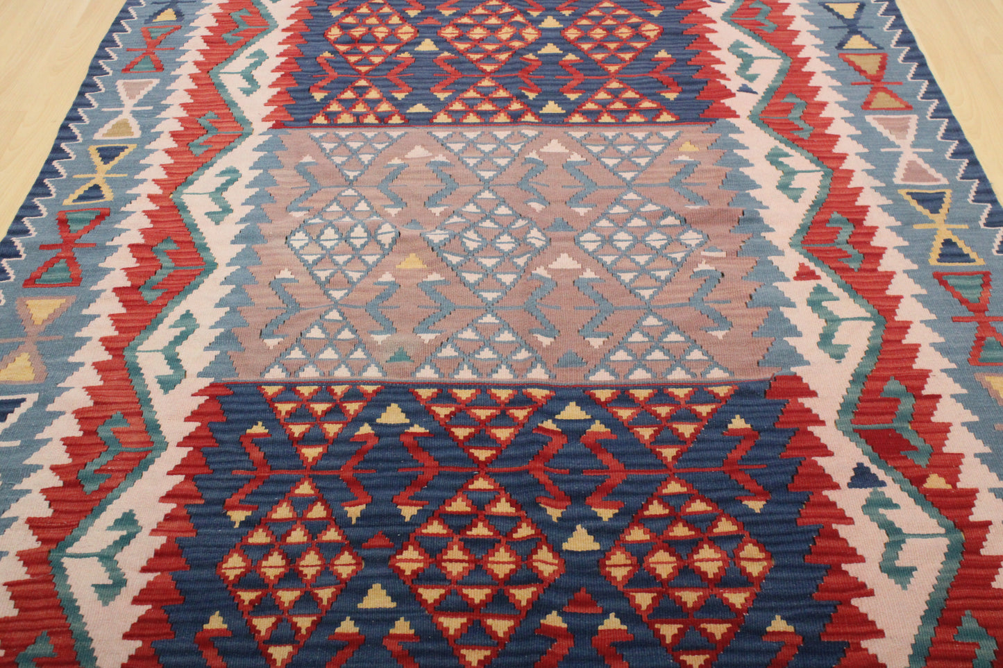 Handwoven Turkish Vintage Kilim (5'5" x 8'8")