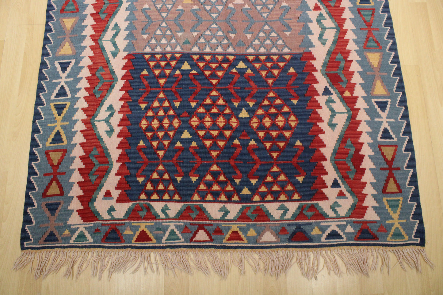 Handwoven Turkish Vintage Kilim (5'5" x 8'8")