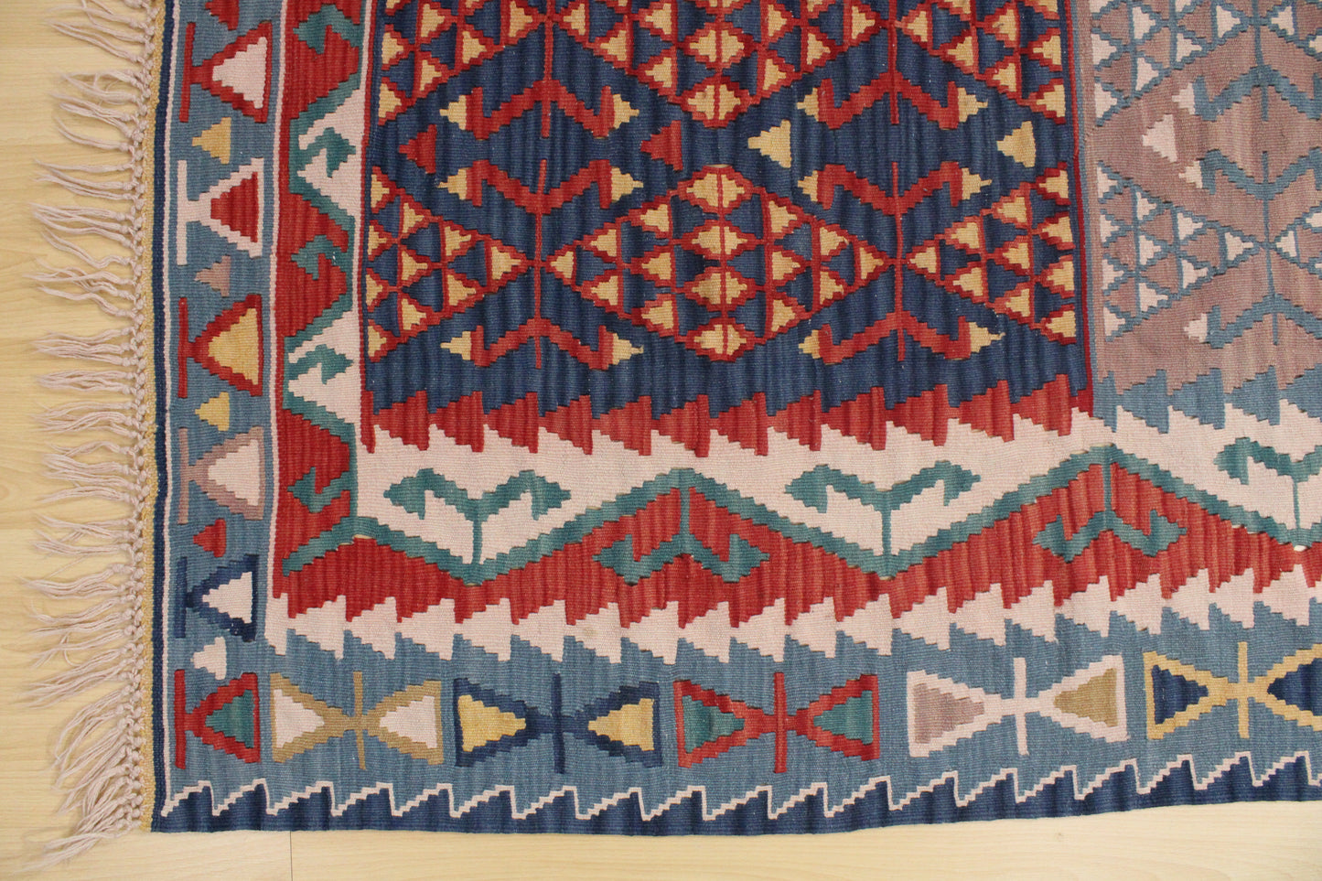 Handwoven Turkish Vintage Kilim (5'5" x 8'8")