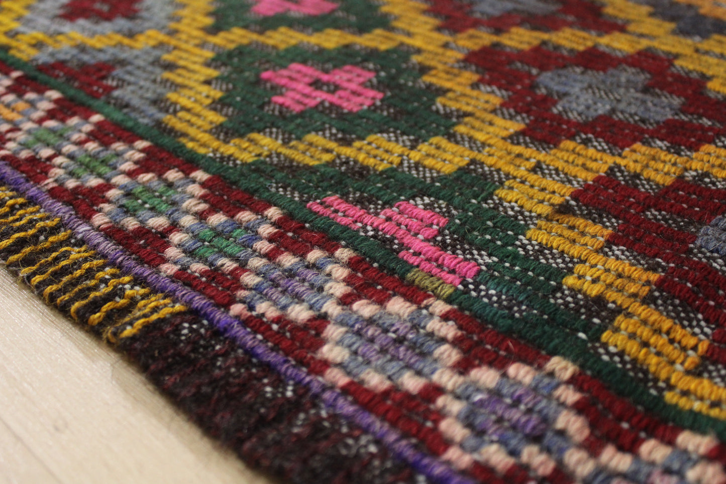 Handwoven Turkish Vintage Kilim (5'9" x 9'3")