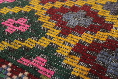 Handwoven Turkish Vintage Kilim (5'9" x 9'3")