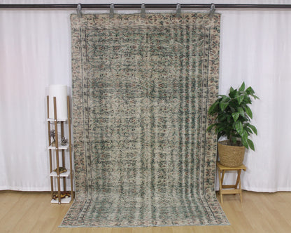 Hand-Knotted Vintage Turkish Rug (5'5" x 9'5")