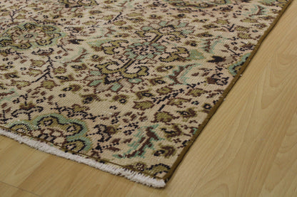 Hand-Knotted Vintage Turkish Rug (4'7" x 8'5")