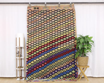 Handwoven Turkish Vintage Kilim (4'10" x 7'10")