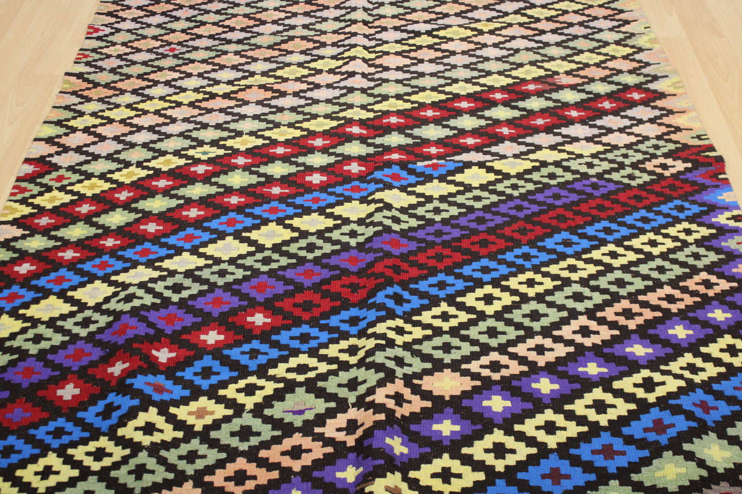 Handwoven Turkish Vintage Kilim (4'10" x 7'10")