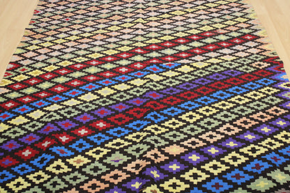 Handwoven Turkish Vintage Kilim (4'10" x 7'10")