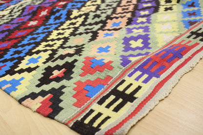 Handwoven Turkish Vintage Kilim (4'10" x 7'10")