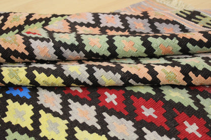 Handwoven Turkish Vintage Kilim (4'10" x 7'10")