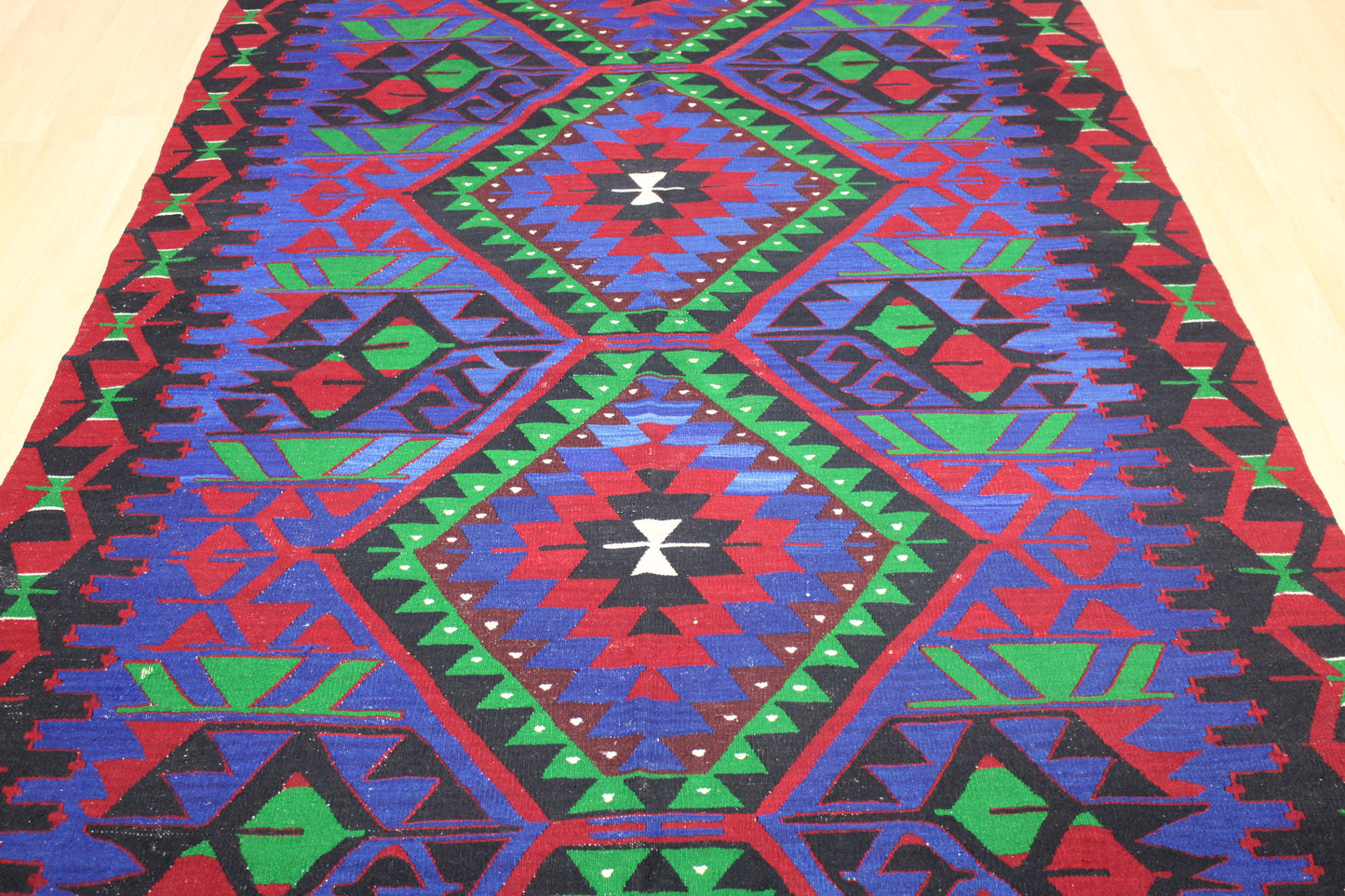 Handwoven Turkish Vintage Kilim (5'9" x 10'10")