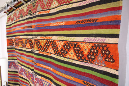 Handwoven Turkish Vintage Kilim (5'5" x 7'8")