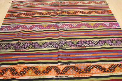 Handwoven Turkish Vintage Kilim (5'5" x 7'8")