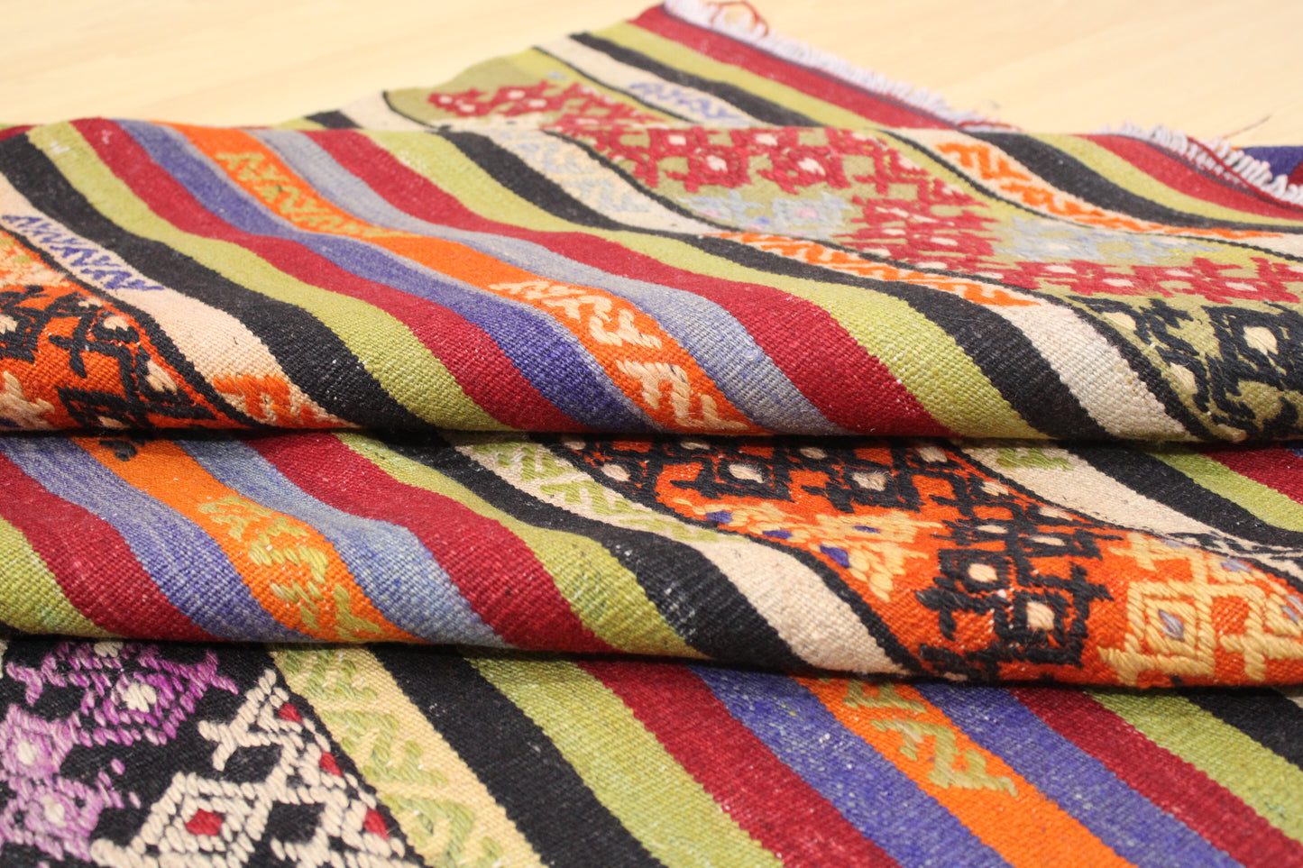 Handwoven Turkish Vintage Kilim (5'5" x 7'8")