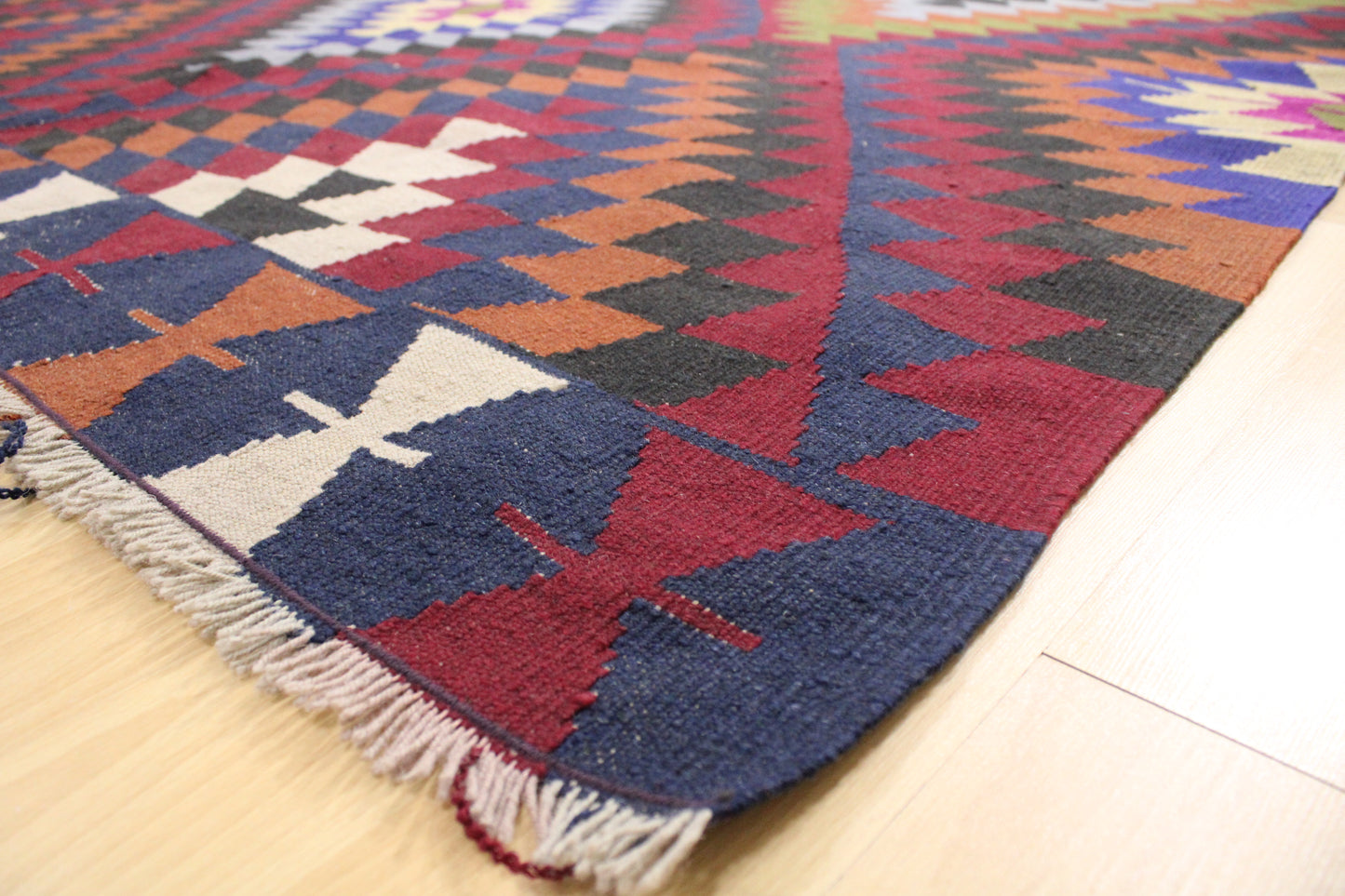 Handwoven Turkish Vintage Kilim (6'8" x 8'11")