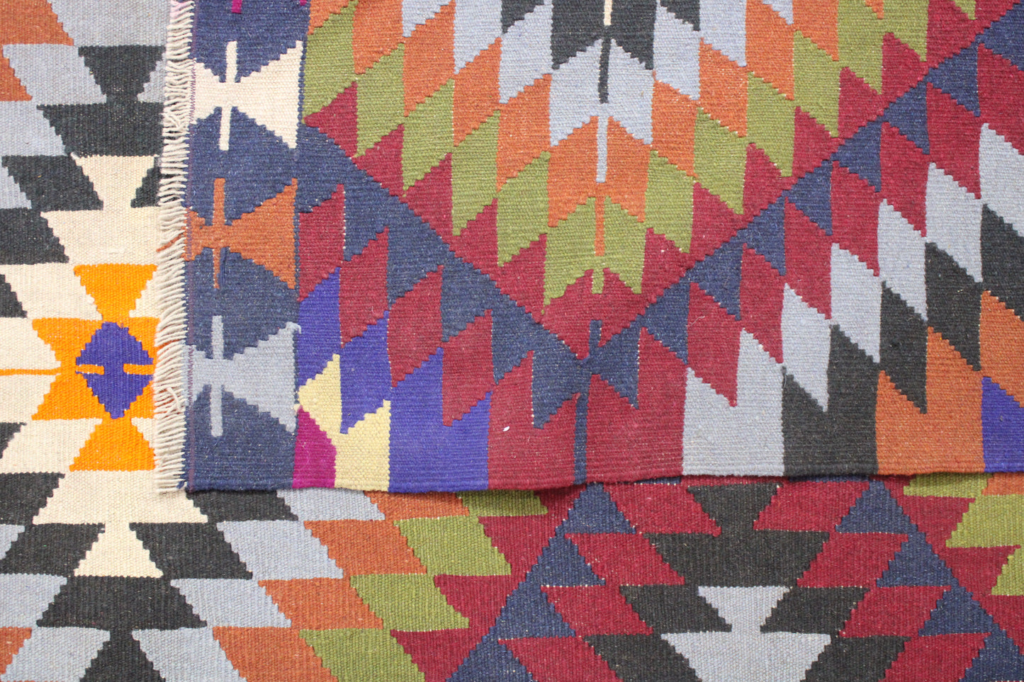 Handwoven Turkish Vintage Kilim (6'8" x 8'11")