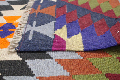 Handwoven Turkish Vintage Kilim (6'8" x 8'11")