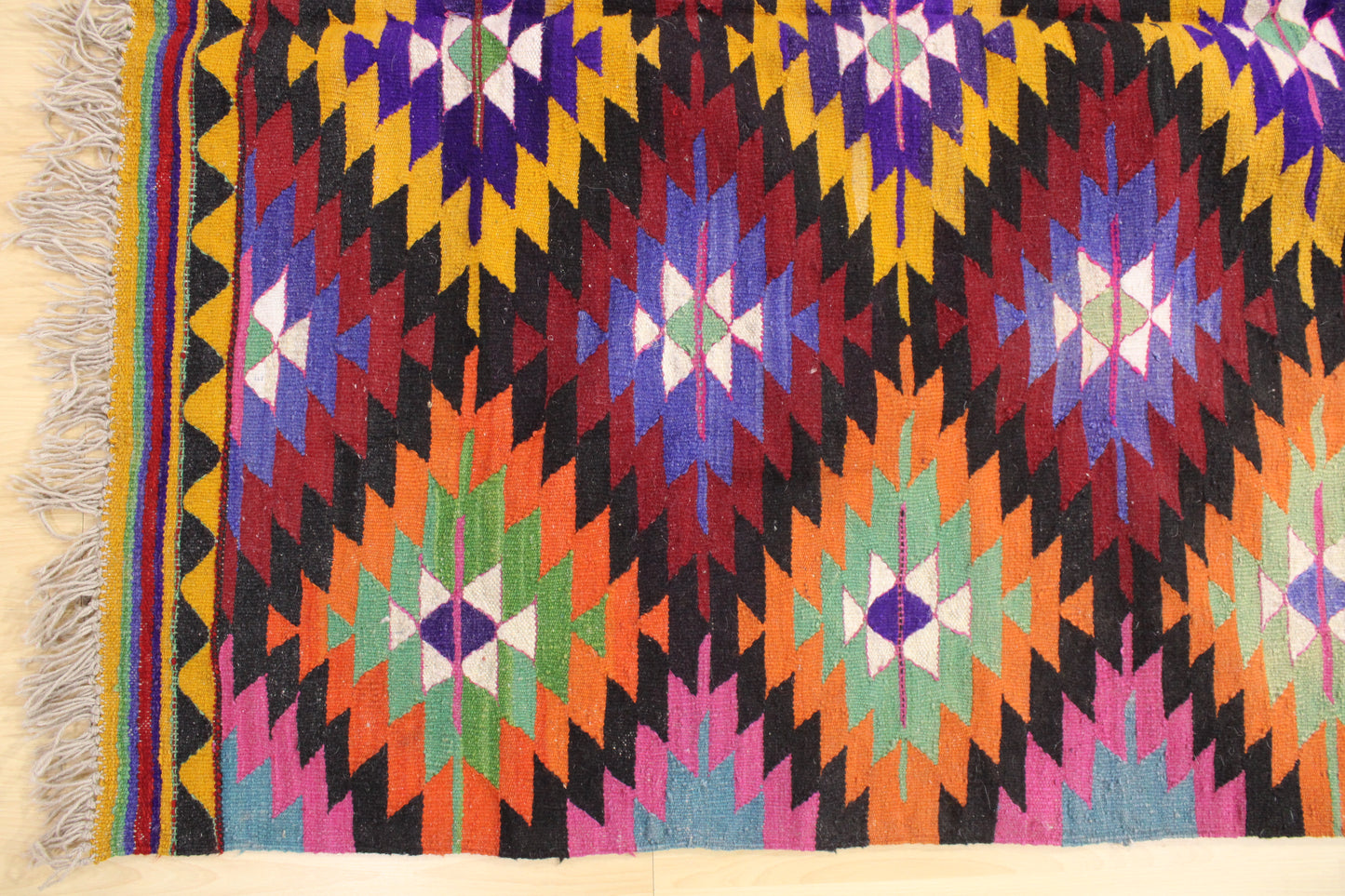 Handwoven Turkish Vintage Kilim (6'0" x 9'11")