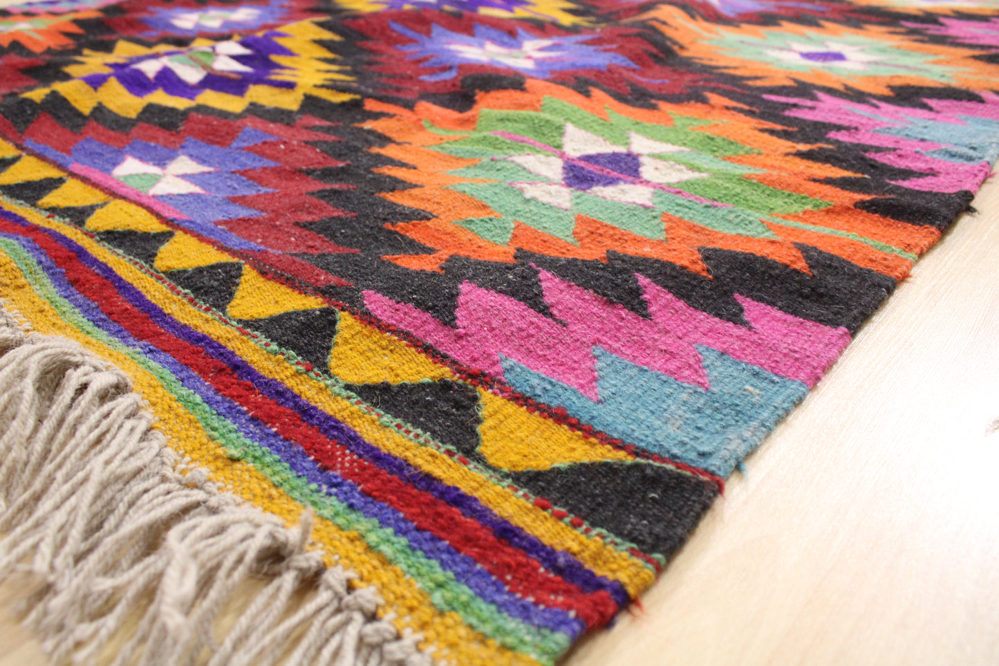 Handwoven Turkish Vintage Kilim (6'0" x 9'11")