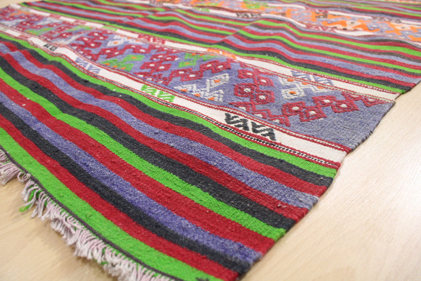 Handwoven Turkish Vintage Kilim (5'2" x 10'3")